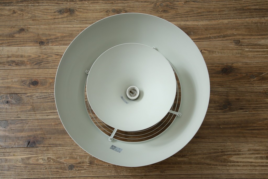 中古　デンマーク　Louis Poulsen(ルイスポールセン)　Arne Jacobsen(アルネ・ヤコブセン)デザイン　AJ Royal　モダンデザインの段状ルーバーが美しいペンダントライト　(R-084736)