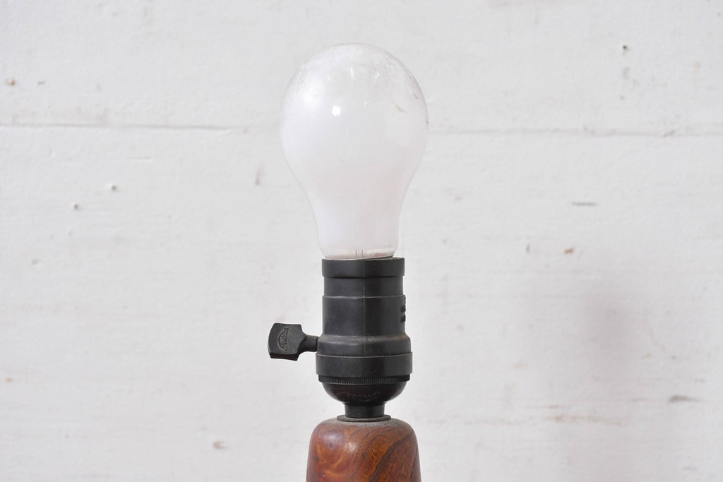 和製ヴィンテージ　欅(ケヤキ)材の美しい木目が目を引くテーブルスタンド　(R-084738)