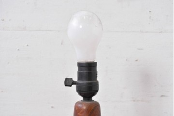 和製ヴィンテージ　欅(ケヤキ)材の美しい木目が目を引くテーブルスタンド　(R-084738)