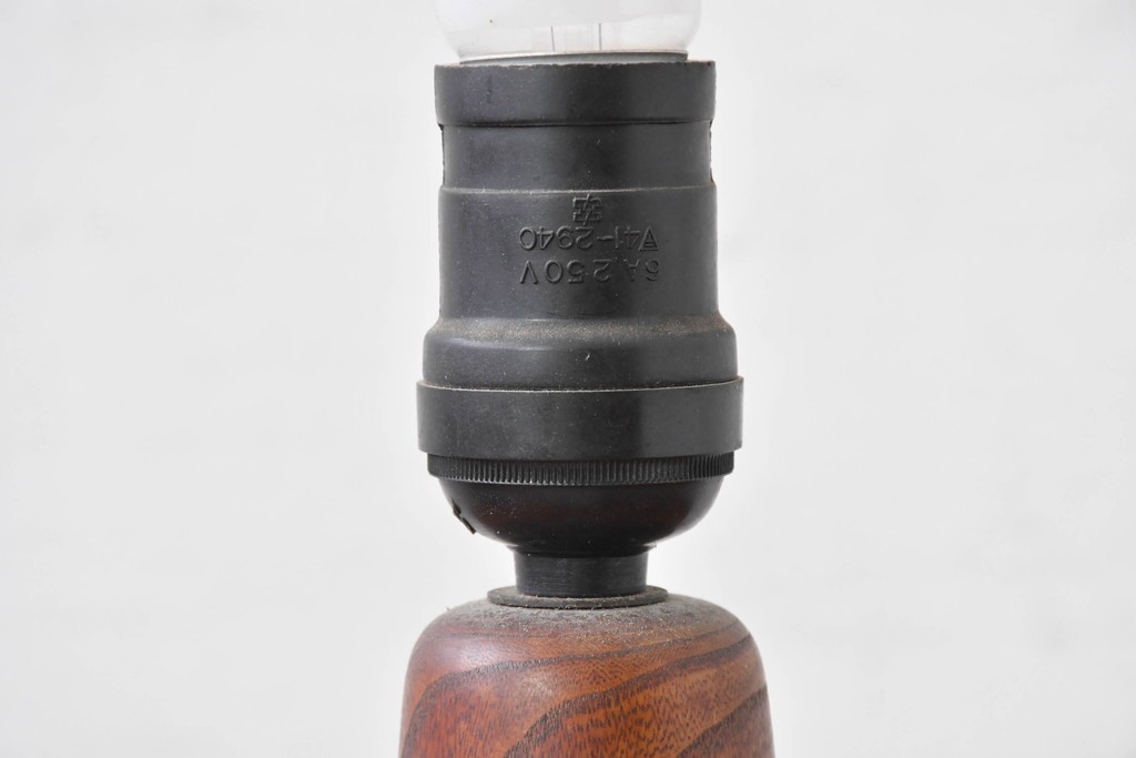 和製ヴィンテージ　欅(ケヤキ)材の美しい木目が目を引くテーブルスタンド　(R-084738)