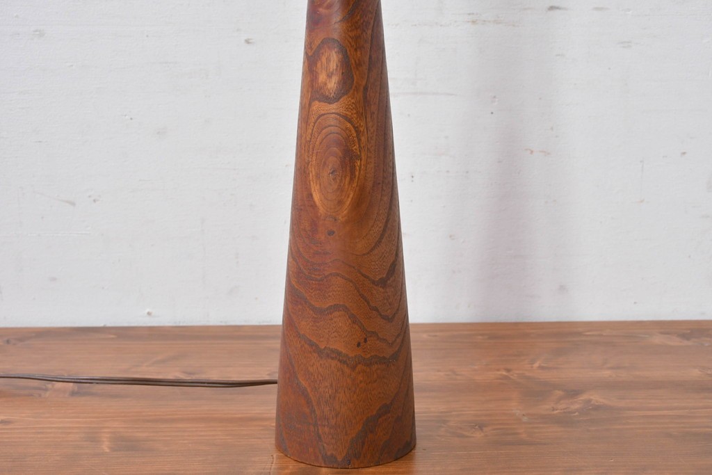 和製ヴィンテージ　欅(ケヤキ)材の美しい木目が目を引くテーブルスタンド　(R-084738)