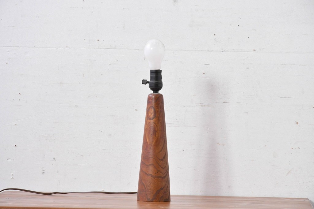 和製ヴィンテージ　欅(ケヤキ)材の美しい木目が目を引くテーブルスタンド　(R-084738)