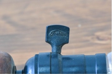 和製ヴィンテージ　欅(ケヤキ)材の美しい木目が目を引くテーブルスタンド　(R-084738)