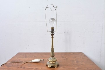 フランスアンティーク　クラシカルな雰囲気の真鍮フレームのテーブルスタンド　(R-084740)