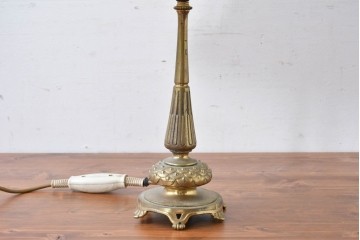 フランスアンティーク　クラシカルな雰囲気の真鍮フレームのテーブルスタンド　(R-084740)