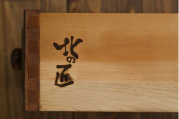 中古　カバ材　北の匠　山室家具製作所　希少な絶版品!風格ある存在感のライティングビューロー　(R-084741)