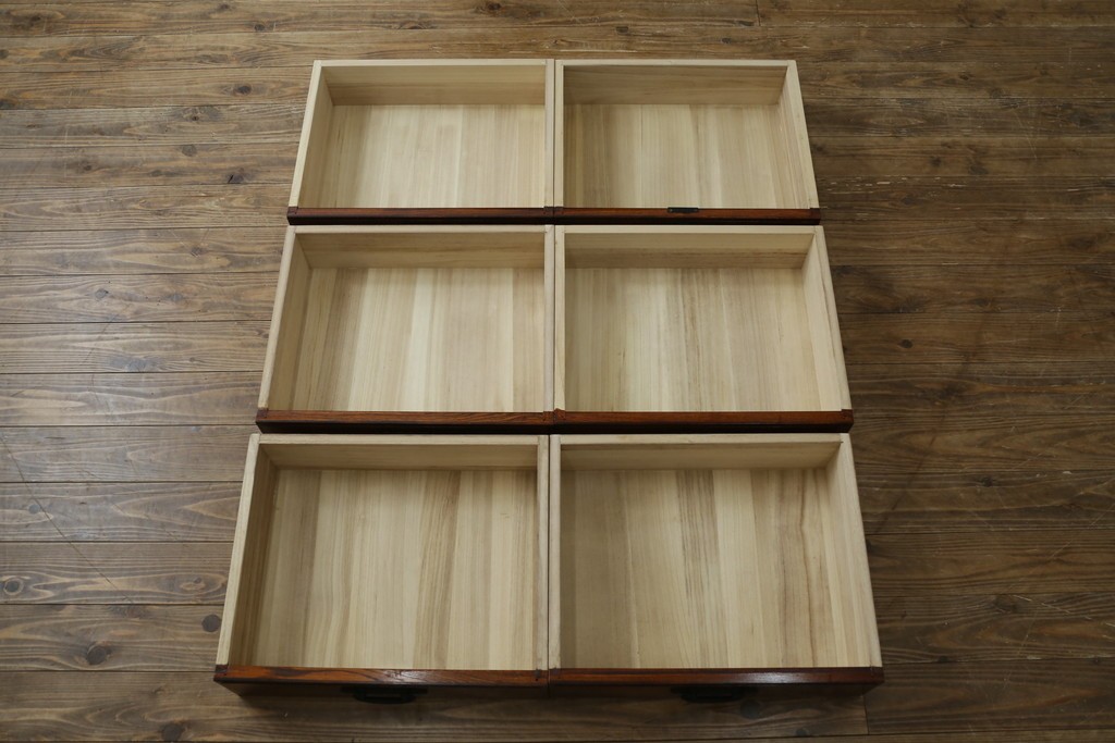 中古　超美品!!　高級品　国産職人手作り　工芸家具　総欅材　内部桐材　漆塗り　美しい杢目と牡丹をモチーフにした金具が魅力的な縦型6段整理箪笥　定価推定50万円以上　(R-084743)