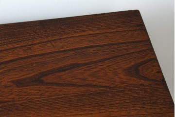 中古　超美品!!　高級品　国産職人手作り　工芸家具　総欅材　内部桐材　漆塗り　美しい杢目と牡丹をモチーフにした金具が魅力的な縦型6段整理箪笥　定価推定50万円以上　(R-084743)