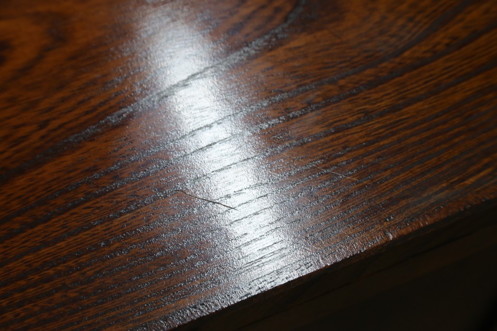 中古　超美品!!　高級品　国産職人手作り　工芸家具　総欅材　内部桐材　漆塗り　美しい杢目と牡丹をモチーフにした金具が魅力的な縦型6段整理箪笥　定価推定50万円以上　(R-084743)