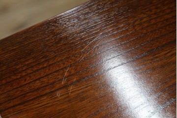 中古　超美品!!　高級品　国産職人手作り　工芸家具　総欅材　内部桐材　漆塗り　美しい杢目と牡丹をモチーフにした金具が魅力的な縦型6段整理箪笥　定価推定50万円以上　(R-084743)