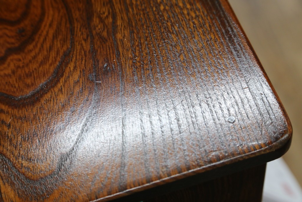 中古　超美品!!　高級品　国産職人手作り　工芸家具　総欅材　内部桐材　漆塗り　美しい杢目と牡丹をモチーフにした金具が魅力的な縦型6段整理箪笥　定価推定50万円以上　(R-084743)