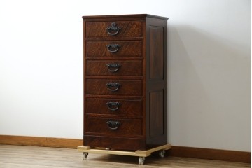 中古　超美品!!　高級品　国産職人手作り　工芸家具　総欅材　内部桐材　漆塗り　美しい杢目と牡丹をモチーフにした金具が魅力的な縦型6段整理箪笥　定価推定50万円以上　(R-084743)