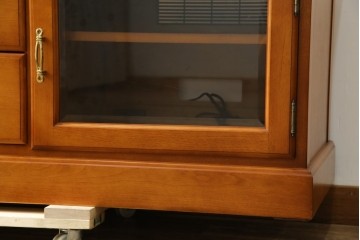 中古　美品　横浜クラシック家具　ダニエル(daniel)　優雅な佇まいのU-205 TVキャビネット　定価約54万5千円相当　(R-084744)