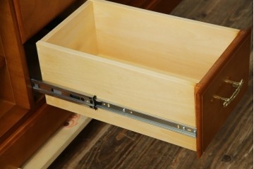 中古　美品　横浜クラシック家具　ダニエル(daniel)　優雅な佇まいのU-205 TVキャビネット　定価約54万5千円相当　(R-084744)