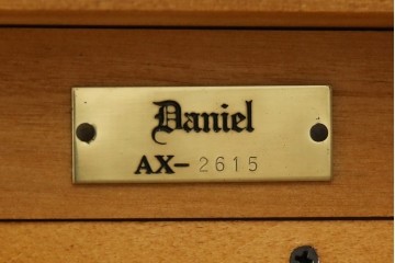 中古　美品　横浜クラシック家具　ダニエル(daniel)　優雅な佇まいのU-205 TVキャビネット　定価約54万5千円相当　(R-084744)
