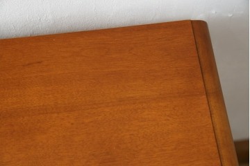 中古　美品　横浜クラシック家具　ダニエル(daniel)　優雅な佇まいのU-205 TVキャビネット　定価約54万5千円相当　(R-084744)
