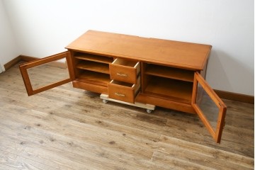 中古　美品　横浜クラシック家具　ダニエル(daniel)　優雅な佇まいのU-205 TVキャビネット　定価約54万5千円相当　(R-084744)
