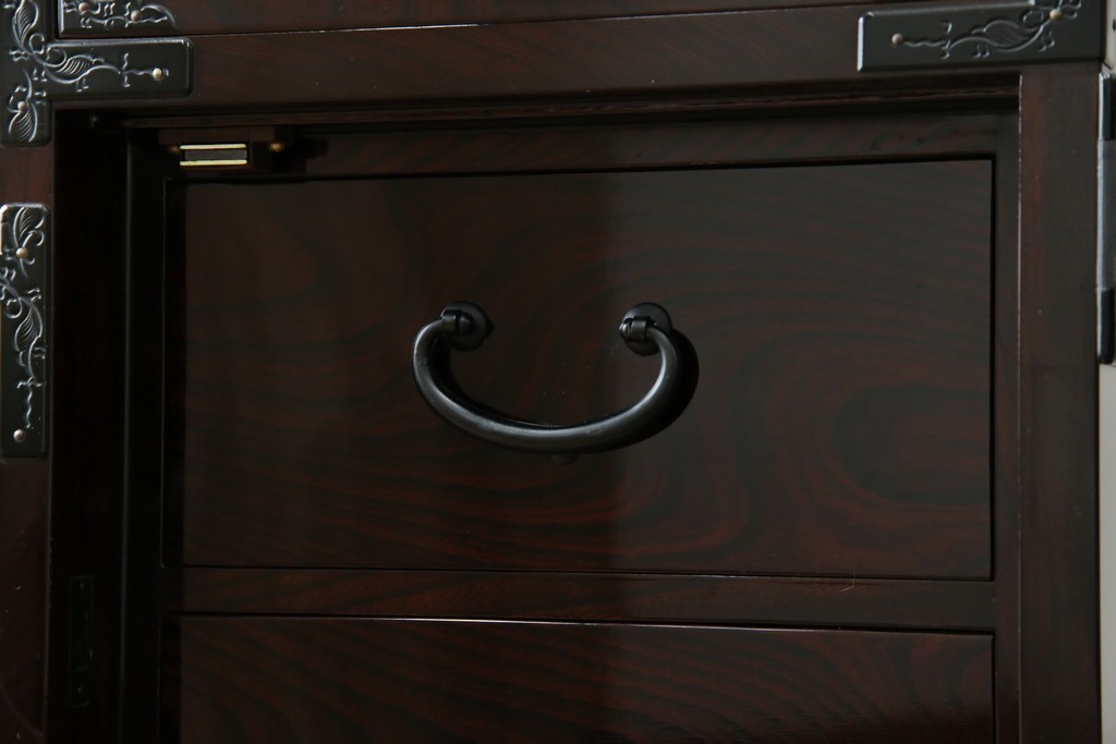 和製ヴィンテージ　美品　高級品!!　渡辺家具店　木地呂塗り　華やかな金具の仙台箪笥　定価約100万円　(R-084745)