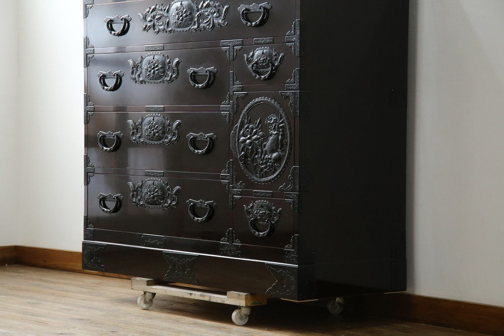 和製ヴィンテージ　美品　高級品!!　渡辺家具店　木地呂塗り　華やかな金具の仙台箪笥　定価約100万円　(R-084745)