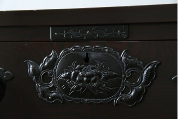 和製ヴィンテージ　美品　高級品!!　渡辺家具店　木地呂塗り　華やかな金具の仙台箪笥　定価約100万円　(R-084745)