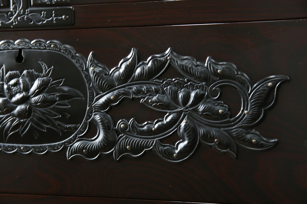 和製ヴィンテージ　美品　高級品!!　渡辺家具店　木地呂塗り　華やかな金具の仙台箪笥　定価約100万円　(R-084745)