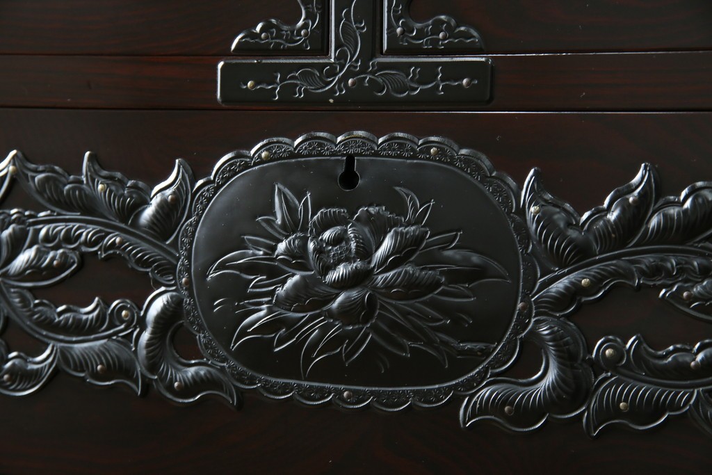 和製ヴィンテージ　美品　高級品!!　渡辺家具店　木地呂塗り　華やかな金具の仙台箪笥　定価約100万円　(R-084745)