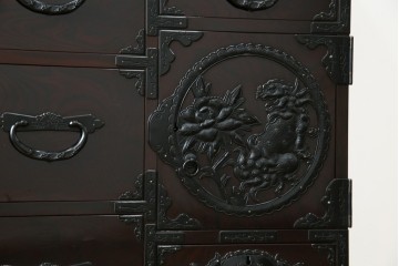 和製ヴィンテージ　美品　高級品!!　渡辺家具店　木地呂塗り　華やかな金具の仙台箪笥　定価約100万円　(R-084745)