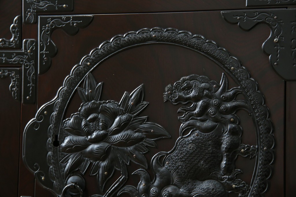 和製ヴィンテージ　美品　高級品!!　渡辺家具店　木地呂塗り　華やかな金具の仙台箪笥　定価約100万円　(R-084745)