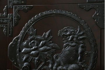 和製ヴィンテージ　美品　高級品!!　渡辺家具店　木地呂塗り　華やかな金具の仙台箪笥　定価約100万円　(R-084745)
