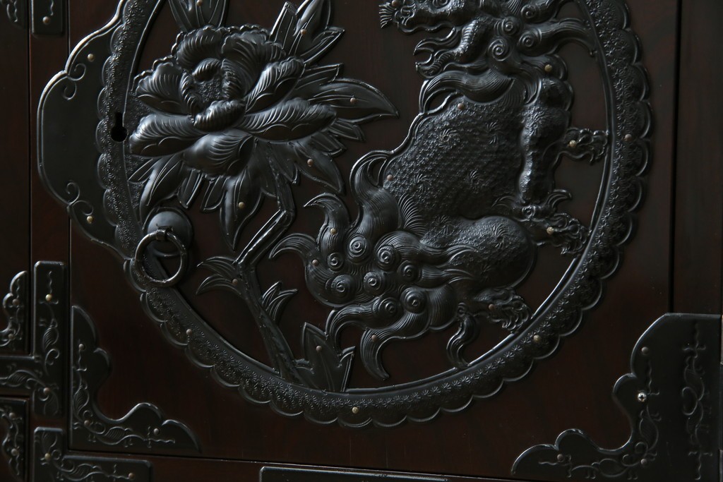 和製ヴィンテージ　美品　高級品!!　渡辺家具店　木地呂塗り　華やかな金具の仙台箪笥　定価約100万円　(R-084745)