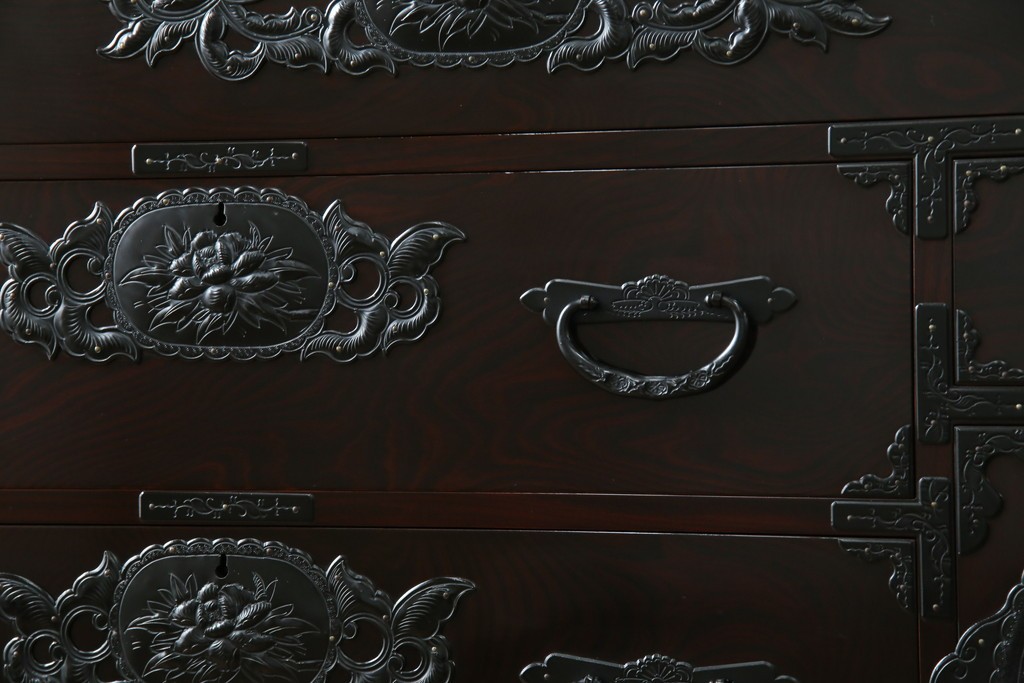 和製ヴィンテージ　美品　高級品!!　渡辺家具店　木地呂塗り　華やかな金具の仙台箪笥　定価約100万円　(R-084745)