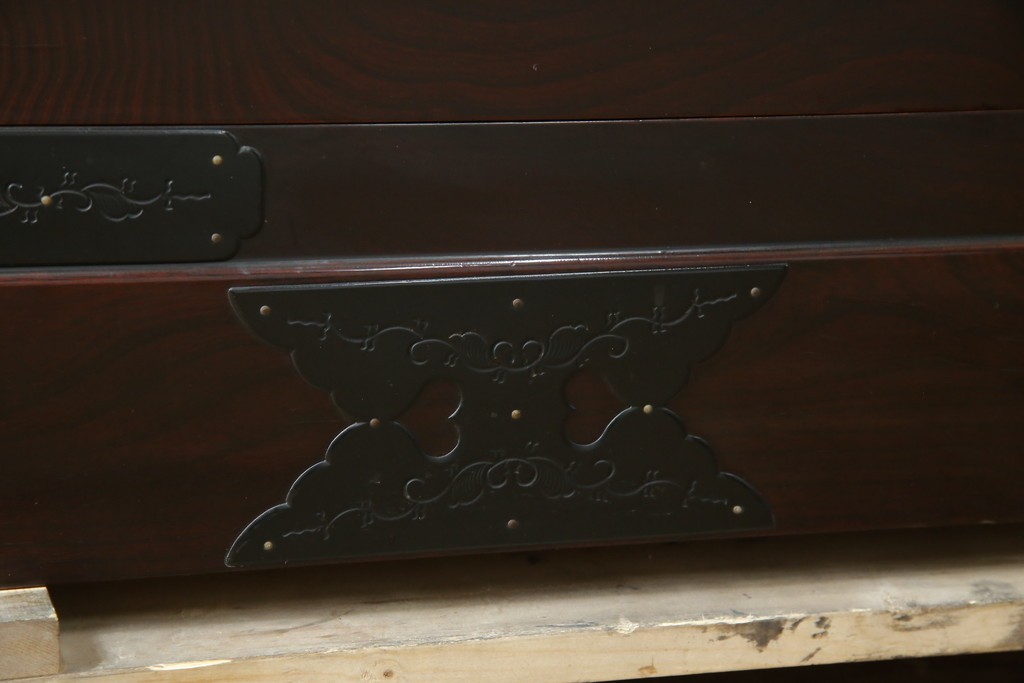 和製ヴィンテージ　美品　高級品!!　渡辺家具店　木地呂塗り　華やかな金具の仙台箪笥　定価約100万円　(R-084745)