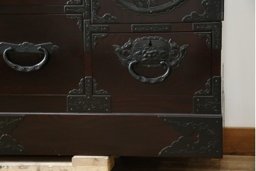 和製ヴィンテージ　美品　高級品!!　渡辺家具店　華やかな金具の仙台箪笥　定価約100万円相当　(R-084745)