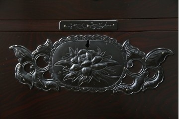和製ヴィンテージ　美品　高級品!!　渡辺家具店　華やかな金具の仙台箪笥　定価約100万円相当　(R-084745)