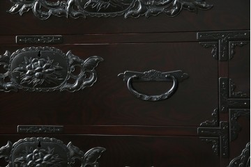 和製ヴィンテージ　美品　高級品!!　渡辺家具店　華やかな金具の仙台箪笥　定価約100万円相当　(R-084745)