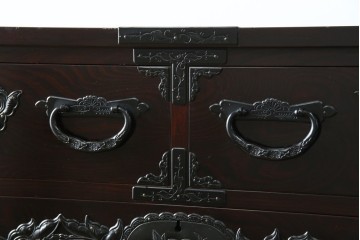 和製ヴィンテージ　美品　高級品!!　渡辺家具店　華やかな金具の仙台箪笥　定価約100万円相当　(R-084745)