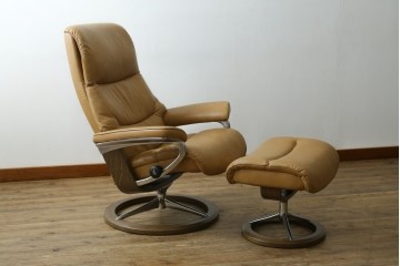 中古　美品　ノルウェー　EKORNES(エコーネス)　Stressless(ストレスレス)　View(ビュー) 　Mサイズ　シグニチャー 　至福の座り心地を実現する上質なリクライニングチェアとオットマンのセット　定価(セット合計)約51万4千円　(R-084746)