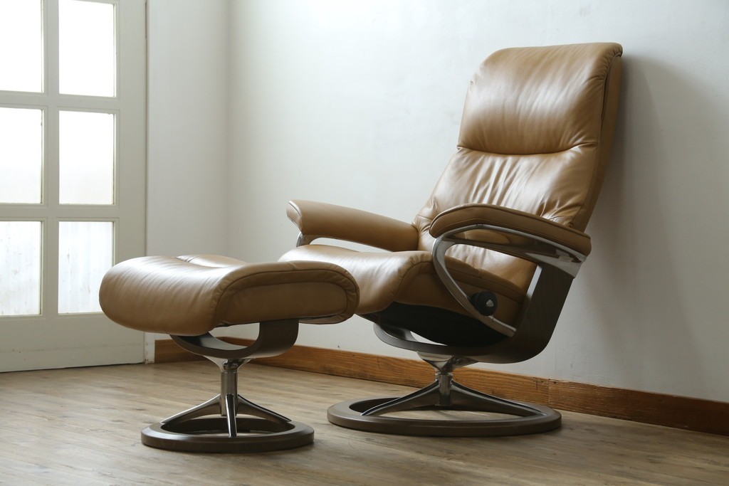 中古　美品　ノルウェー　EKORNES(エコーネス)　Stressless(ストレスレス)　View(ビュー) 　Mサイズ　シグニチャー 　至福の座り心地を実現する上質なリクライニングチェアとオットマンのセット　定価(セット合計)約51万4千円　(R-084746)
