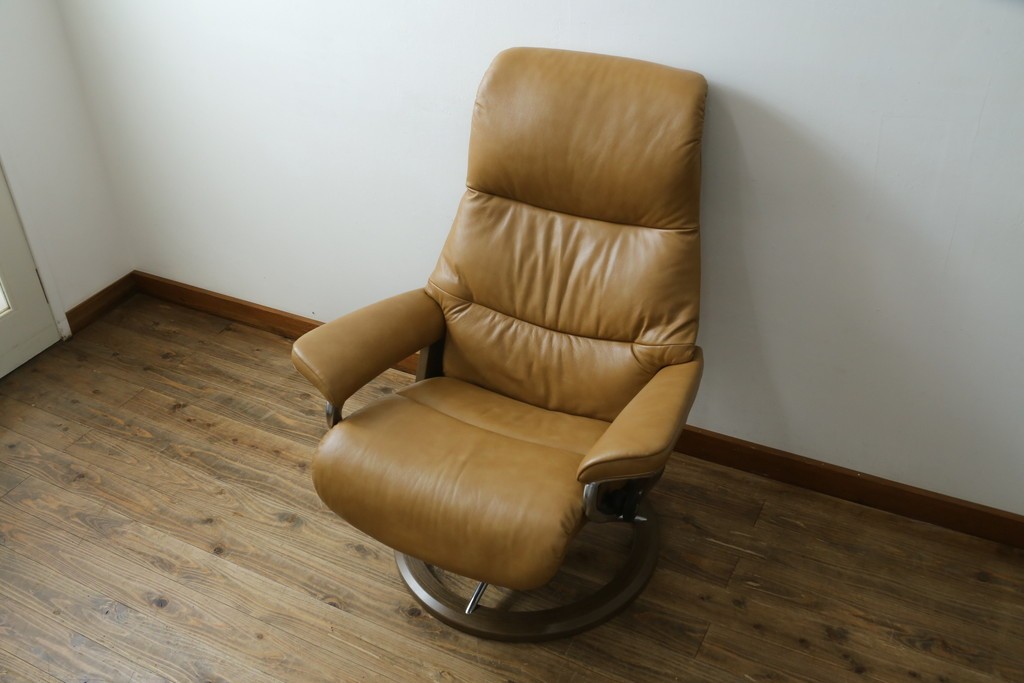 中古　美品　ノルウェー　EKORNES(エコーネス)　Stressless(ストレスレス)　View(ビュー) 　Mサイズ　シグニチャー 　至福の座り心地を実現する上質なリクライニングチェアとオットマンのセット　定価(セット合計)約51万4千円　(R-084746)