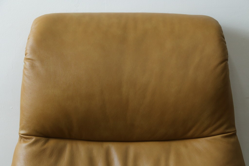 中古　美品　ノルウェー　EKORNES(エコーネス)　Stressless(ストレスレス)　View(ビュー) 　Mサイズ　シグニチャー 　至福の座り心地を実現する上質なリクライニングチェアとオットマンのセット　定価(セット合計)約51万4千円　(R-084746)