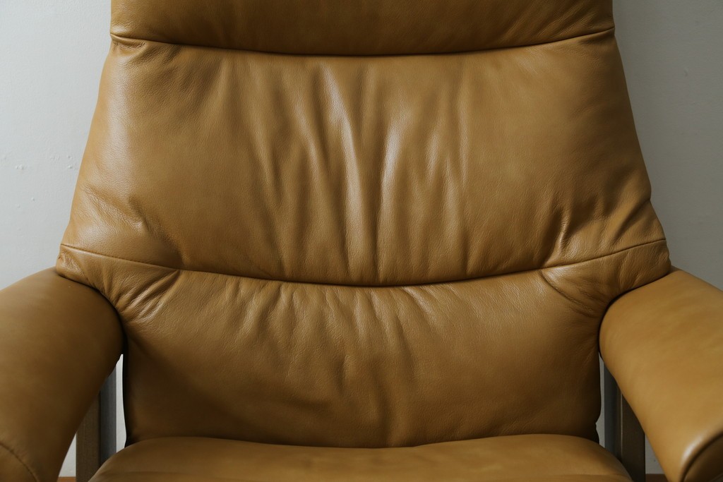 中古　美品　ノルウェー　EKORNES(エコーネス)　Stressless(ストレスレス)　View(ビュー) 　Mサイズ　シグニチャー 　至福の座り心地を実現する上質なリクライニングチェアとオットマンのセット　定価(セット合計)約51万4千円　(R-084746)