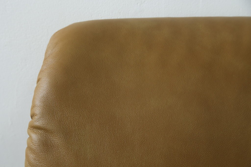 中古　美品　ノルウェー　EKORNES(エコーネス)　Stressless(ストレスレス)　View(ビュー) 　Mサイズ　シグニチャー 　至福の座り心地を実現する上質なリクライニングチェアとオットマンのセット　定価(セット合計)約51万4千円　(R-084746)