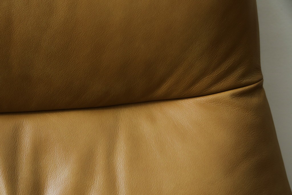 中古　美品　ノルウェー　EKORNES(エコーネス)　Stressless(ストレスレス)　View(ビュー) 　Mサイズ　シグニチャー 　至福の座り心地を実現する上質なリクライニングチェアとオットマンのセット　定価(セット合計)約51万4千円　(R-084746)