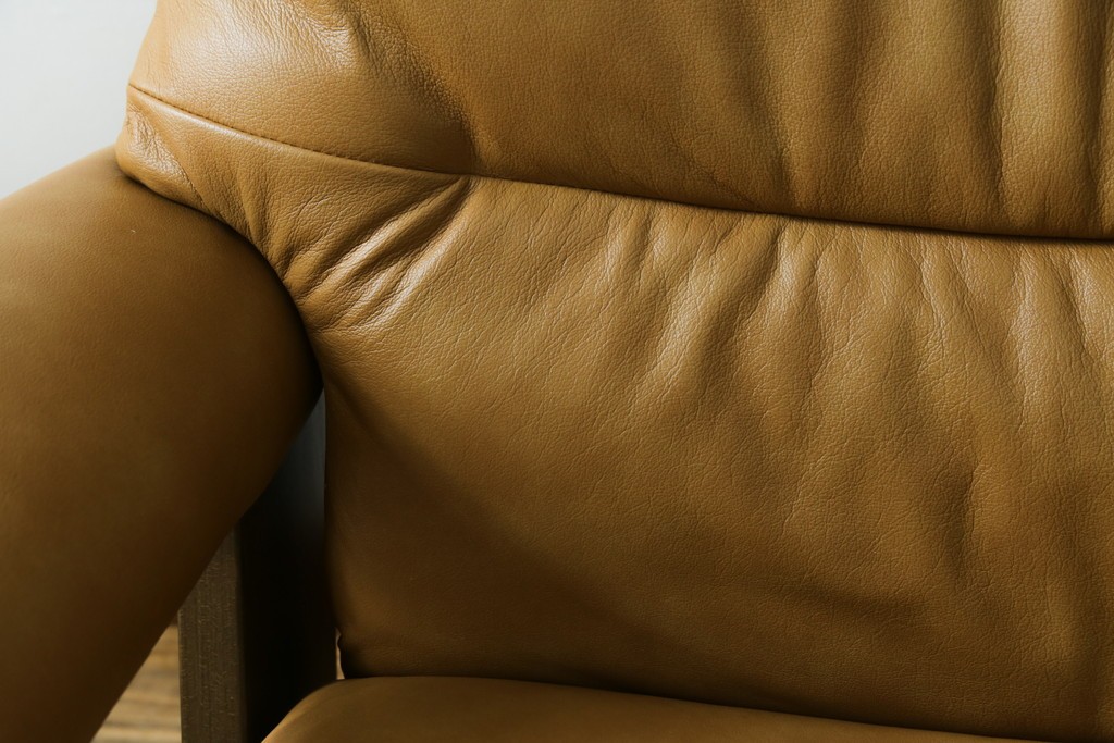 中古　美品　ノルウェー　EKORNES(エコーネス)　Stressless(ストレスレス)　View(ビュー) 　Mサイズ　シグニチャー 　至福の座り心地を実現する上質なリクライニングチェアとオットマンのセット　定価(セット合計)約51万4千円　(R-084746)