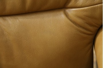 中古　美品　ノルウェー　EKORNES(エコーネス)　Stressless(ストレスレス)　View(ビュー) 　Mサイズ　シグニチャー 　至福の座り心地を実現する上質なリクライニングチェアとオットマンのセット　定価(セット合計)約51万4千円　(R-084746)