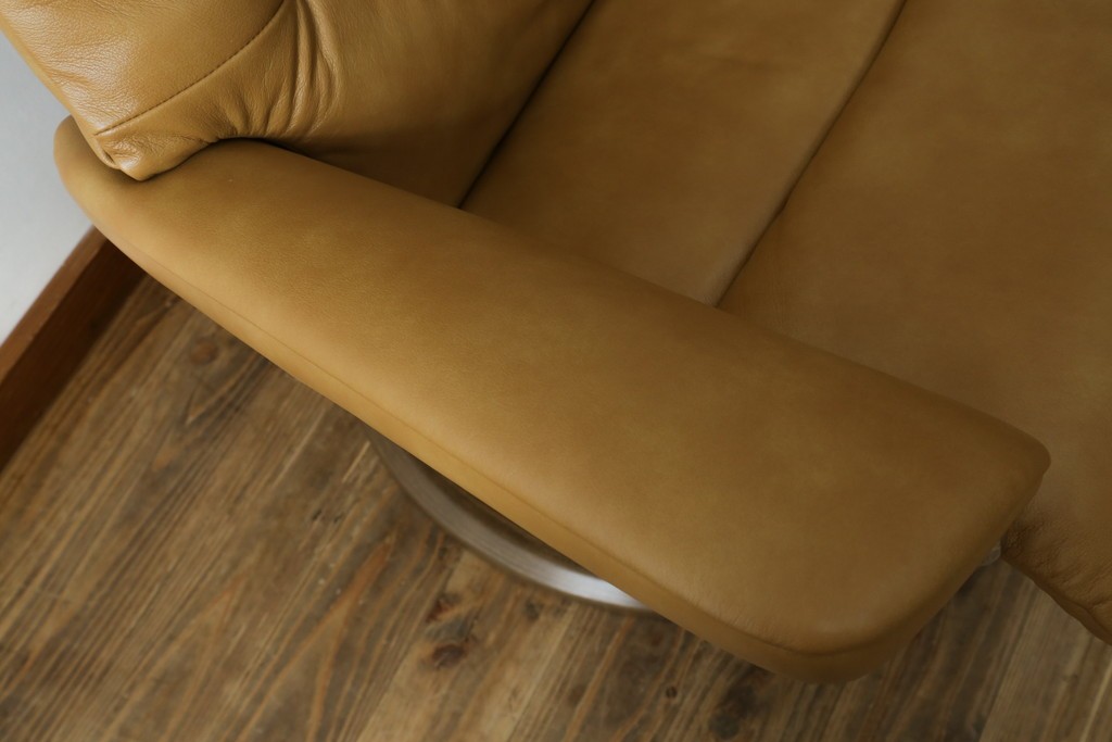 中古　美品　ノルウェー　EKORNES(エコーネス)　Stressless(ストレスレス)　View(ビュー) 　Mサイズ　シグニチャー 　至福の座り心地を実現する上質なリクライニングチェアとオットマンのセット　定価(セット合計)約51万4千円　(R-084746)