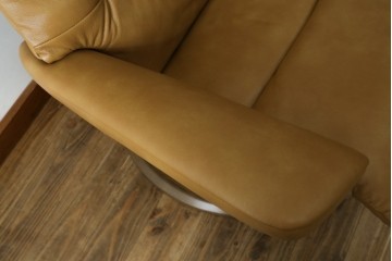 中古　美品　ノルウェー　EKORNES(エコーネス)　Stressless(ストレスレス)　View(ビュー) 　Mサイズ　シグニチャー 　至福の座り心地を実現する上質なリクライニングチェアとオットマンのセット　定価(セット合計)約51万4千円　(R-084746)