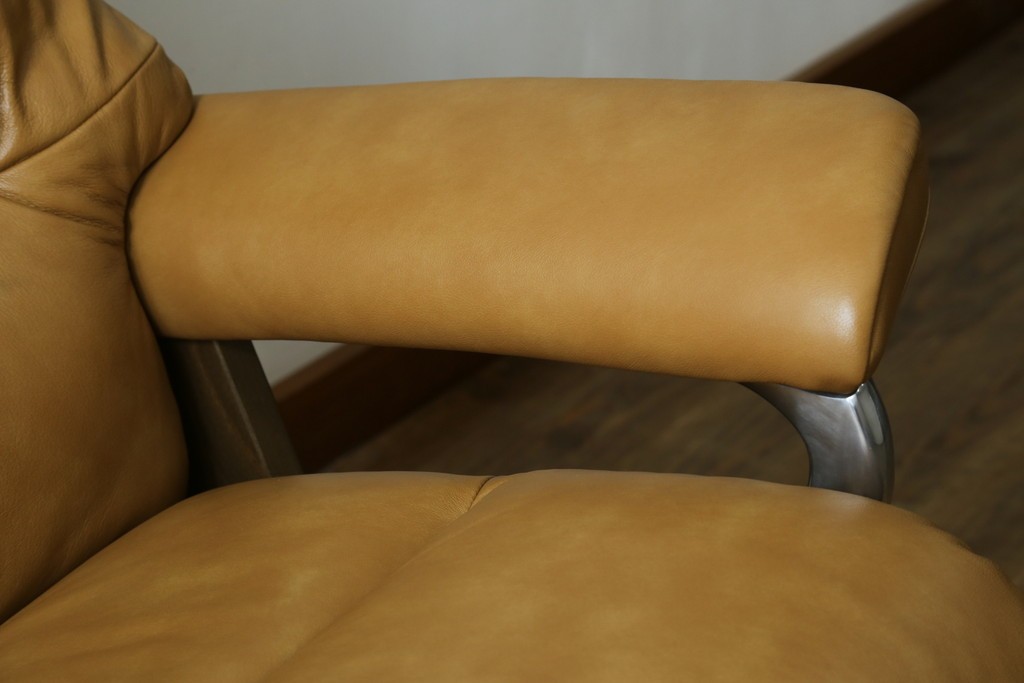 中古　美品　ノルウェー　EKORNES(エコーネス)　Stressless(ストレスレス)　View(ビュー) 　Mサイズ　シグニチャー 　至福の座り心地を実現する上質なリクライニングチェアとオットマンのセット　定価(セット合計)約51万4千円　(R-084746)