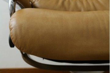 中古　美品　ノルウェー　EKORNES(エコーネス)　Stressless(ストレスレス)　View(ビュー) 　Mサイズ　シグニチャー 　至福の座り心地を実現する上質なリクライニングチェアとオットマンのセット　定価(セット合計)約51万4千円　(R-084746)