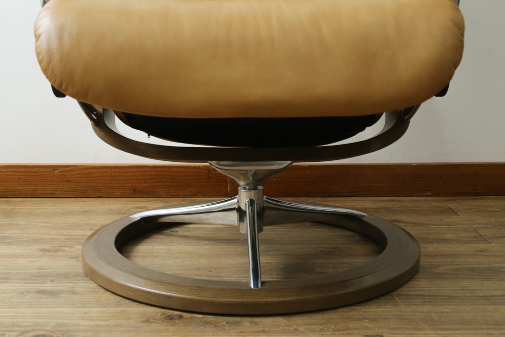 中古　美品　ノルウェー　EKORNES(エコーネス)　Stressless(ストレスレス)　View(ビュー) 　Mサイズ　シグニチャー 　至福の座り心地を実現する上質なリクライニングチェアとオットマンのセット　定価(セット合計)約51万4千円　(R-084746)